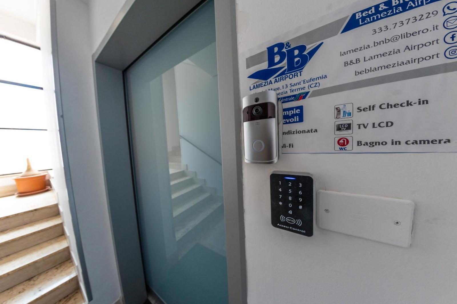 B&B Lamezia Airport ラメーツィア・テルメ エクステリア 写真