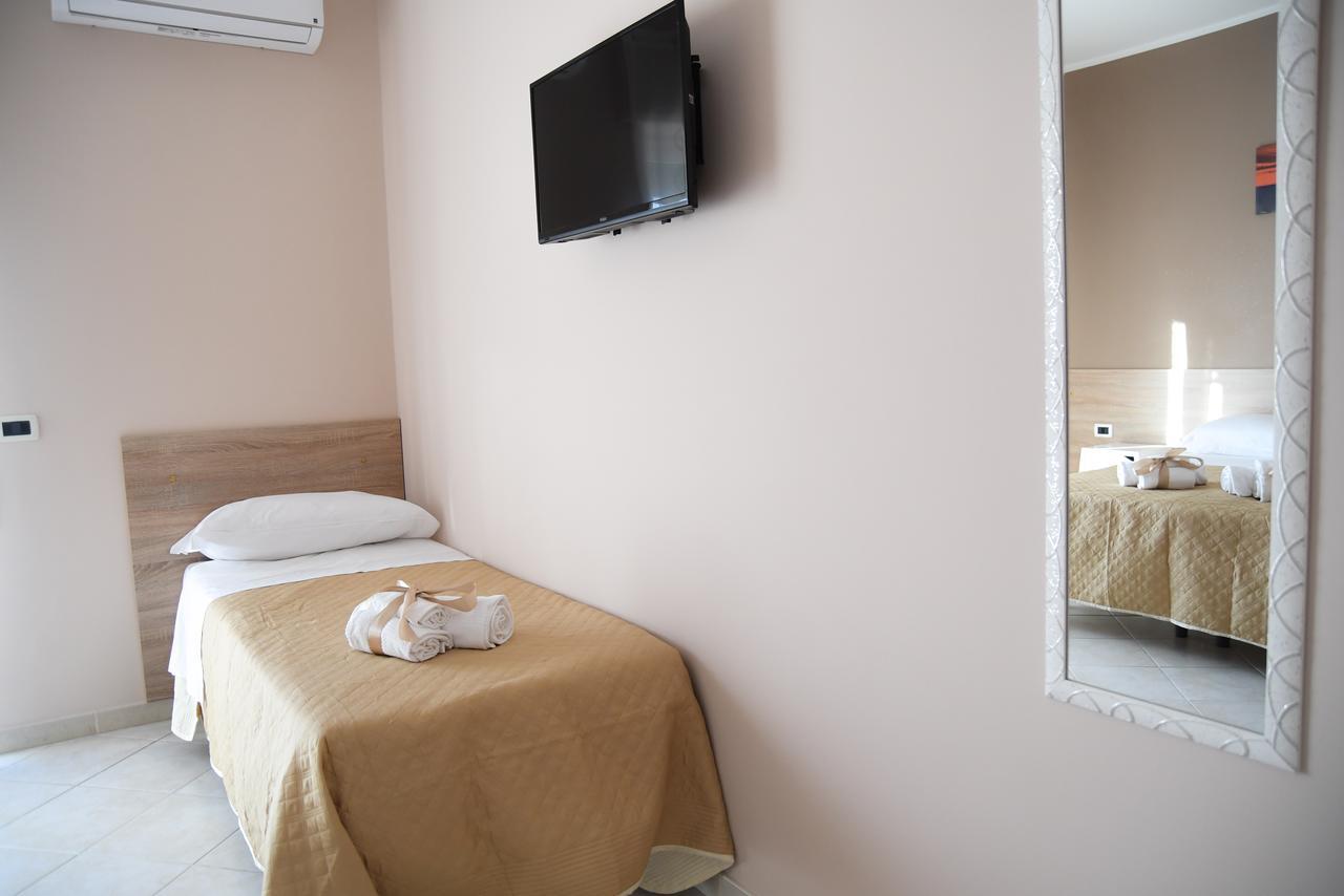 B&B Lamezia Airport ラメーツィア・テルメ エクステリア 写真